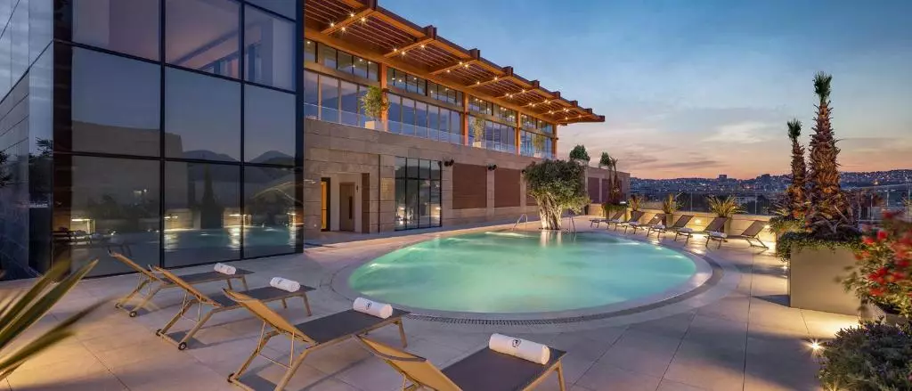 استخر HYATT REGENCY